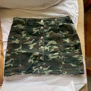 Camo button down a kirt